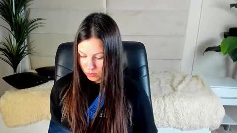 Snapshot of dana_dom chatting on 11-17-25, 12:38 Dana Dom online show from 11-17-25, 12:38