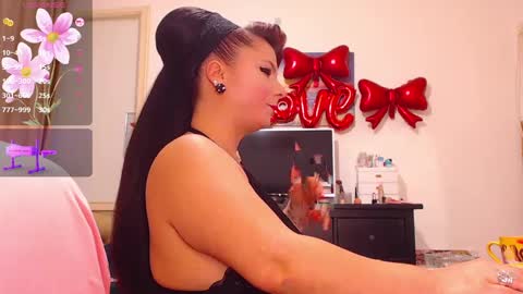 Snapshot of danahot4u chatting on 02-17-25, 08:26 dana online show from 02-17-25, 08:26