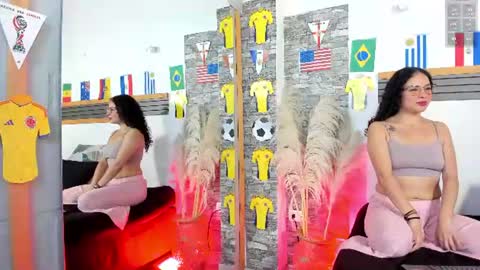 Snapshot of danaus_monarca chatting on 07-18-26, 11:58 Dana online show from 07-18-26, 11:58