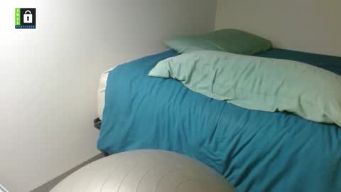 Snapshot of danemetsen5 chatting on 01-02-25, 07:01 Dan online show from 01-02-25, 07:01