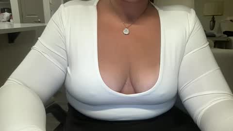 Snapshot of danerm5 chatting on 01-06-26, 04:49 Rosalia online show from 01-06-26, 04:49