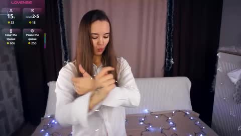 Snapshot of danetteblank chatting on 12-15-25, 05:12 Asha online show from 12-15-25, 05:12