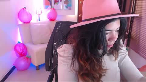 Veronica online show from 10-21-25, 11:44