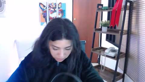 Veronica online show from 03-21-26, 11:04
