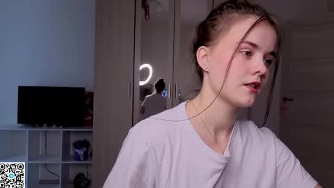 Snapshot of dangerouss_lady chatting on 09-14-25, 08:02 Eva online show from 09-14-25, 08:02