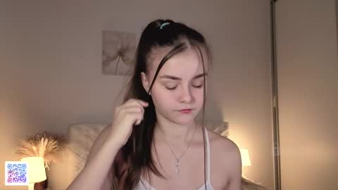 Snapshot of dangerouss_lady chatting on 09-28-25, 10:42 Eva online show from 09-28-25, 10:42