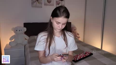 Snapshot of dangerouss_lady chatting on 10-12-25, 08:52 Eva online show from 10-12-25, 08:52