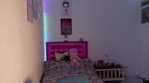 Snapshot of dani_dancer chatting on 12-20-25, 01:23 Dani Dancer online show from 12-20-25, 01:23