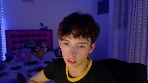 Snapshot of dani_dancer chatting on 03-25-26, 01:33 Dani Dancer online show from 03-25-26, 01:33