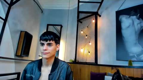 Snapshot of dani_mc chatting on 11-24-25, 11:43 dani_mc online show from 11-24-25, 11:43