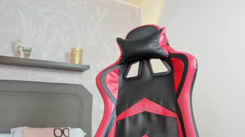 Snapshot of dania_miller_ chatting on 12-13-24, 12:28 Dania online show from 12-13-24, 12:28