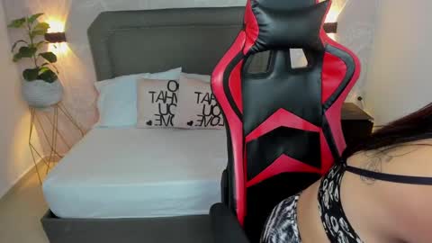 Snapshot of dania_miller_ chatting on 12-14-24, 06:41 Dania online show from 12-14-24, 06:41