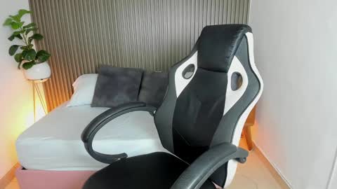 Snapshot of dania_miller_ chatting on 12-20-24, 03:31 Dania online show from 12-20-24, 03:31