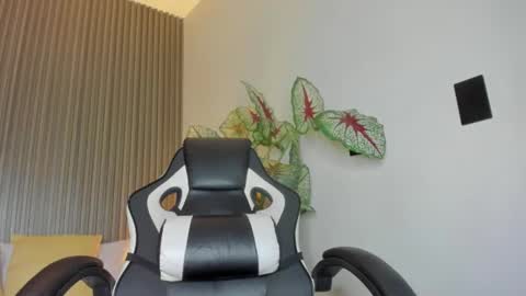 Snapshot of dania_miller_ chatting on 11-29-25, 02:47 Dania online show from 11-29-25, 02:47