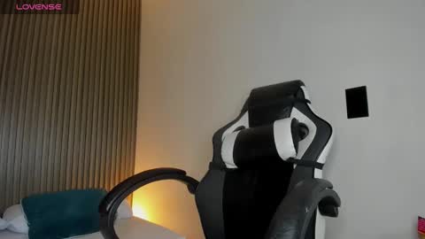 Snapshot of dania_miller_ chatting on 12-14-25, 02:39 Dania online show from 12-14-25, 02:39