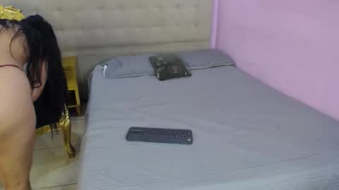 Snapshot of danibloom_ chatting on 02-25-26, 12:15 Danibloom online show from 02-25-26, 12:15