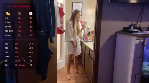 Snapshot of danidragon69 chatting on 12-19-24, 07:40 Dani Dragon online show from 12-19-24, 07:40