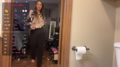 Snapshot of danidragon69 chatting on 01-09-25, 02:18 Dani Dragon online show from 01-09-25, 02:18