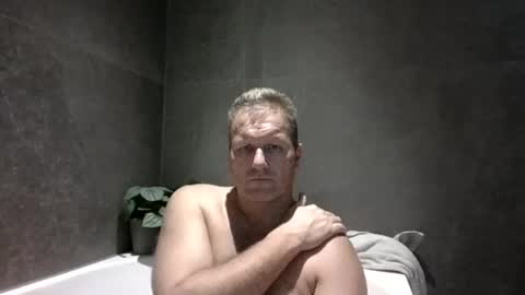 Snapshot of daniel0805 chatting on 12-06-24, 09:32 daniel0805 online show from 12-06-24, 09:32