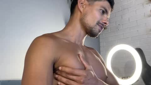 Snapshot of daniel0910s chatting on 12-24-24, 04:33 Daniel online show from 12-24-24, 04:33