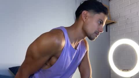 Snapshot of daniel0910s chatting on 01-19-25, 11:43 Daniel online show from 01-19-25, 11:43