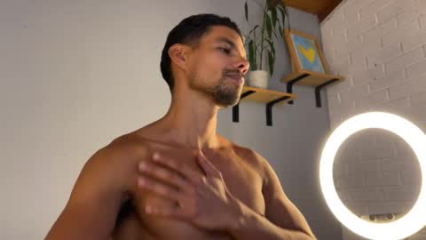 Snapshot of daniel0910s chatting on 01-28-25, 07:53 Daniel online show from 01-28-25, 07:53