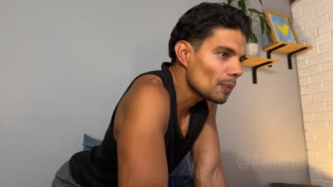 Snapshot of daniel0910s chatting on 02-03-25, 02:14 Daniel online show from 02-03-25, 02:14