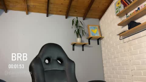 Snapshot of daniel0910s chatting on 02-17-25, 01:04 Daniel online show from 02-17-25, 01:04