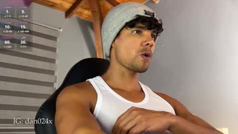 Snapshot of daniel0910s chatting on 12-01-25, 10:04 Daniel online show from 12-01-25, 10:04