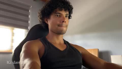 Snapshot of daniel0910s chatting on 12-18-25, 05:52 Daniel online show from 12-18-25, 05:52