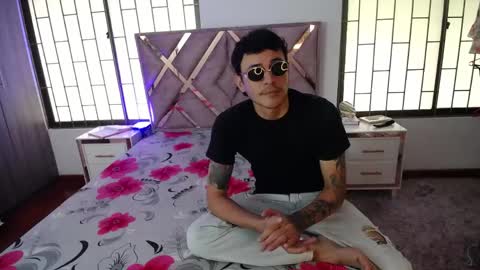 Snapshot of daniel_velez26 chatting on 05-12-26, 01:41 daniel_velez26 online show from 05-12-26, 01:41