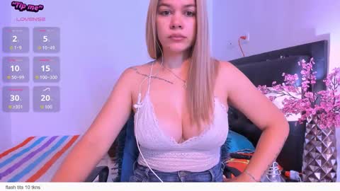 Snapshot of daniela_beauty chatting on 03-23-26, 12:53 daniela online show from 03-23-26, 12:53