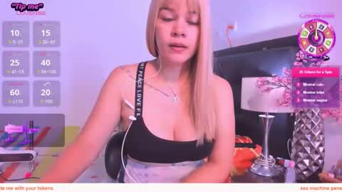 Snapshot of daniela_beauty chatting on 04-25-26, 12:41 daniela online show from 04-25-26, 12:41