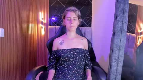 Snapshot of daniela_dl chatting on 12-06-24, 05:55 Daniela online show from 12-06-24, 05:55