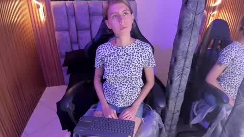 Snapshot of daniela_dl chatting on 12-07-24, 06:15 Daniela online show from 12-07-24, 06:15