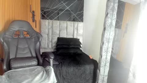 Snapshot of daniela_dl chatting on 12-08-24, 11:40 Daniela online show from 12-08-24, 11:40