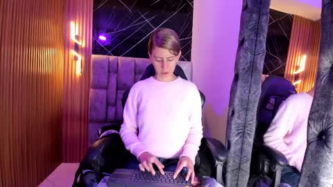 Snapshot of daniela_dl chatting on 12-13-24, 05:43 Daniela online show from 12-13-24, 05:43