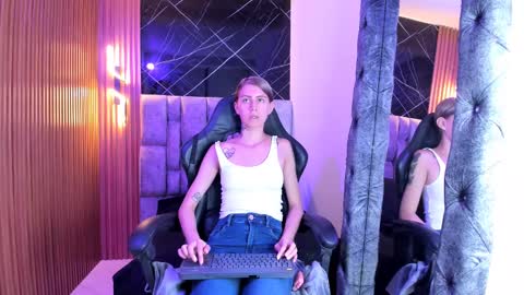 Snapshot of daniela_dl chatting on 12-14-24, 06:20 Daniela online show from 12-14-24, 06:20