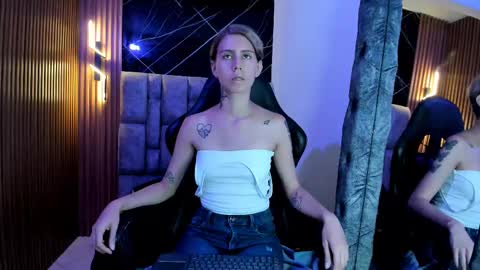 Snapshot of daniela_dl chatting on 12-15-24, 06:37 Daniela online show from 12-15-24, 06:37