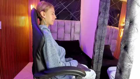 Snapshot of daniela_dl chatting on 12-26-24, 10:52 Daniela online show from 12-26-24, 10:52