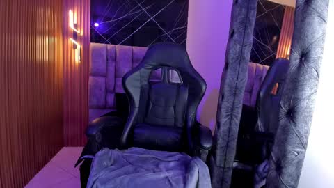 Snapshot of daniela_dl chatting on 12-28-24, 05:57 Daniela online show from 12-28-24, 05:57