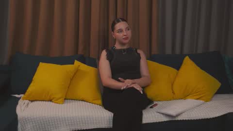 Hi my name is Daniela Im new here but I really like to chat online show from 11-04-25, 06:07