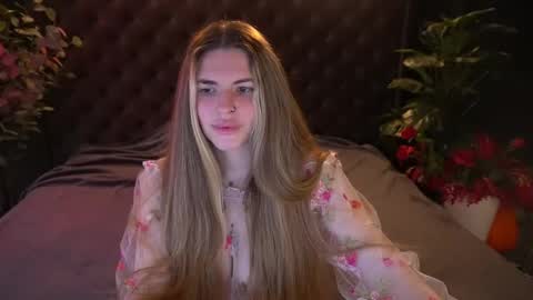 danielareign online show from 04-15-26, 01:07