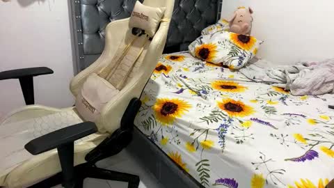 danielaw777 online show from 10-10-25, 12:42