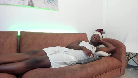 Snapshot of daniell_ferrari chatting on 01-25-25, 10:50 daniell_ferrari online show from 01-25-25, 10:50