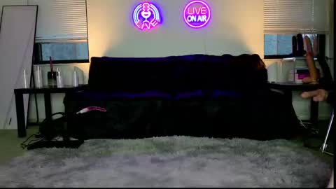 Snapshot of danielle_banks chatting on 11-20-25, 09:36 Danielle Banks online show from 11-20-25, 09:36