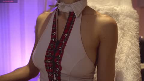 Snapshot of danielle_thomas chatting on 12-21-24, 09:23 Danielle online show from 12-21-24, 09:23