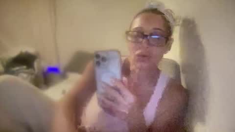 Snapshot of daniellealexa chatting on 06-08-26, 02:23 daniellealexa online show from 06-08-26, 02:23