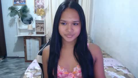 Snapshot of daniellelux chatting on 06-22-26, 05:48 daniellelux online show from 06-22-26, 05:48