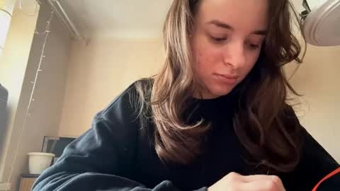 Snapshot of daniellevaulet chatting on 10-29-25, 06:48 Mia online show from 10-29-25, 06:48